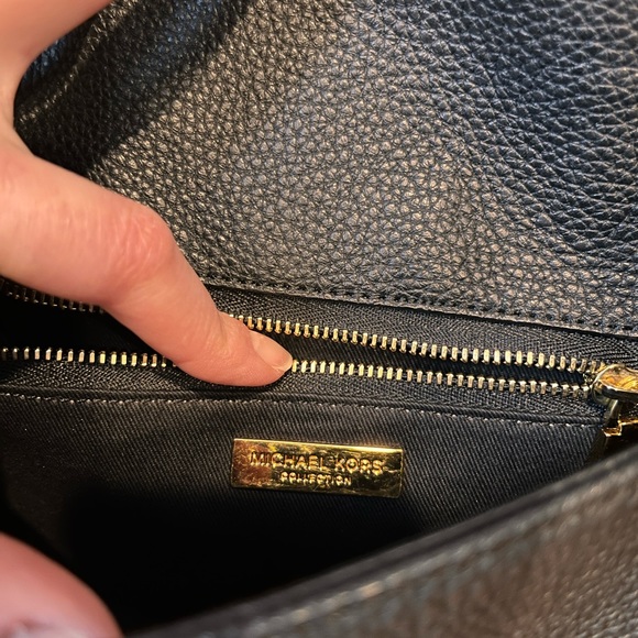 Michael Kors Collection Crossbody and BONUS tassel keychain! - Picture 7 of 7